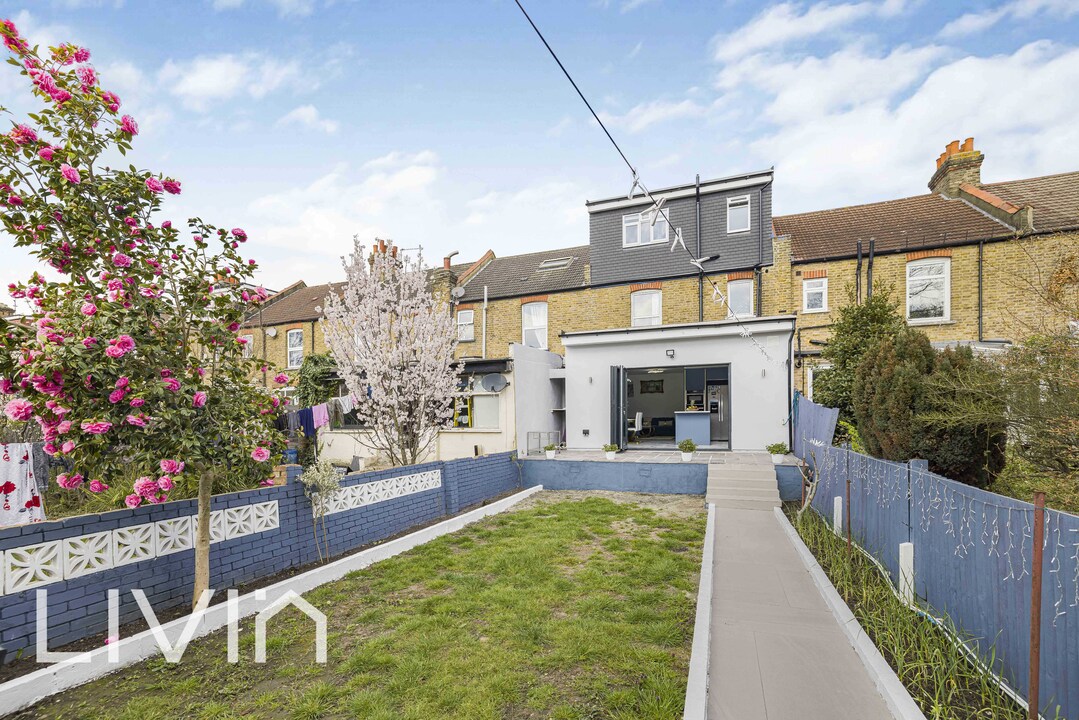 5 bed house for sale in Strathyre Avenue, London  - Property Image 6