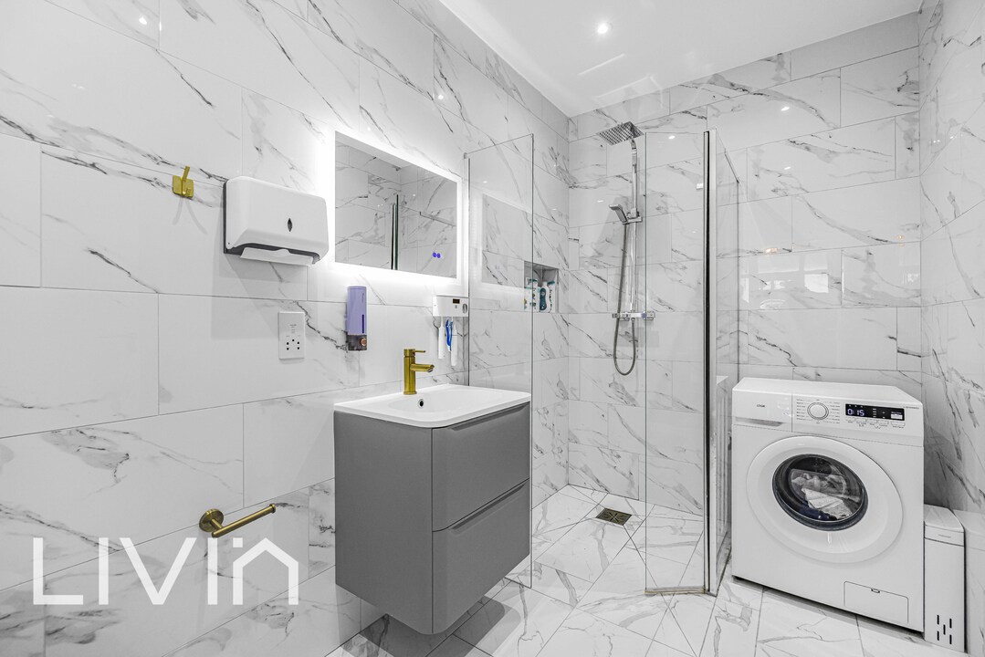 5 bed house for sale in Strathyre Avenue, London 14