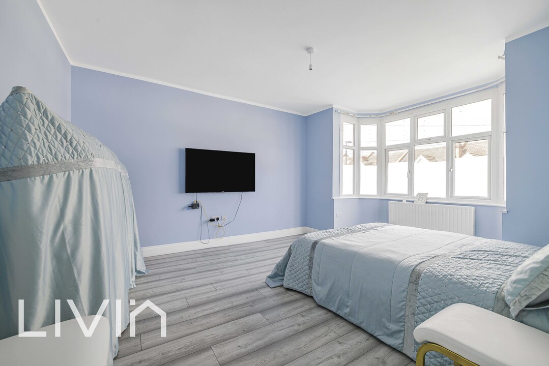 5 bed house for sale in Strathyre Avenue, London 9