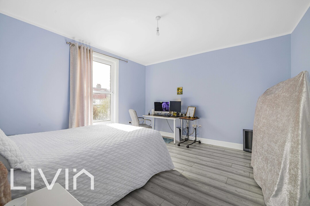 5 bed house for sale in Strathyre Avenue, London 10