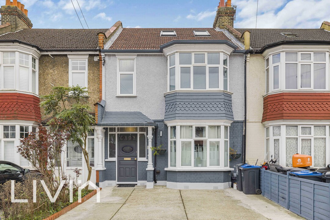 5 bed house for sale in Strathyre Avenue, London  - Property Image 1