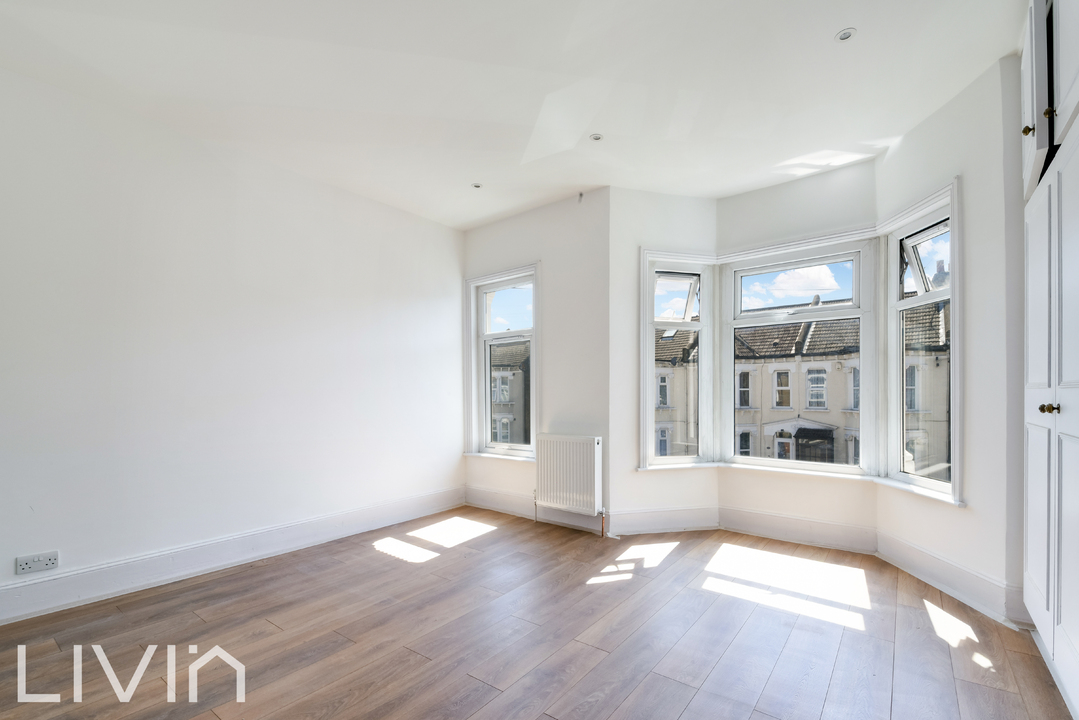 3 bed terraced house to rent in Boswell Road, Thornton Heath 6