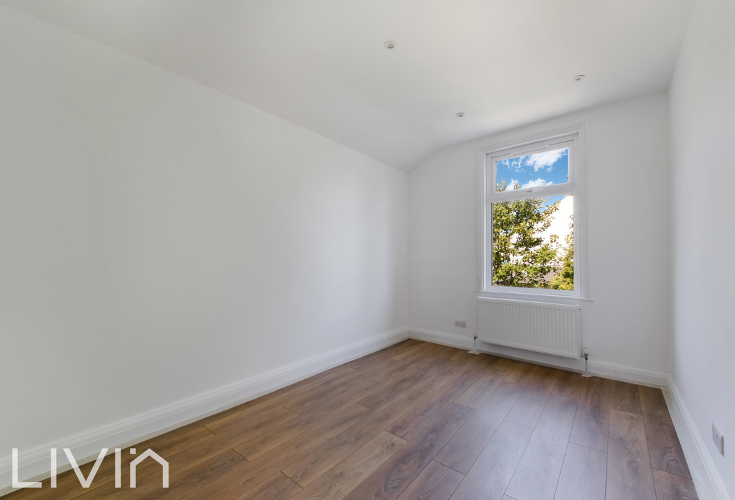 3 bed terraced house to rent in Boswell Road, Thornton Heath 8