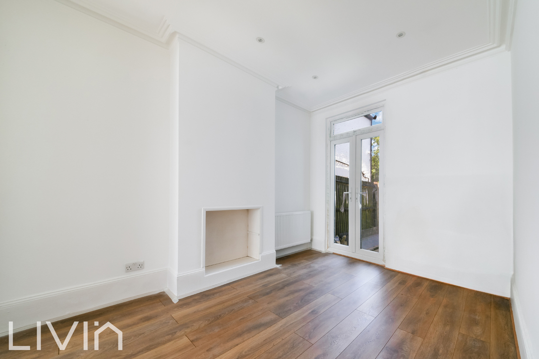 3 bed terraced house to rent in Boswell Road, Thornton Heath 3