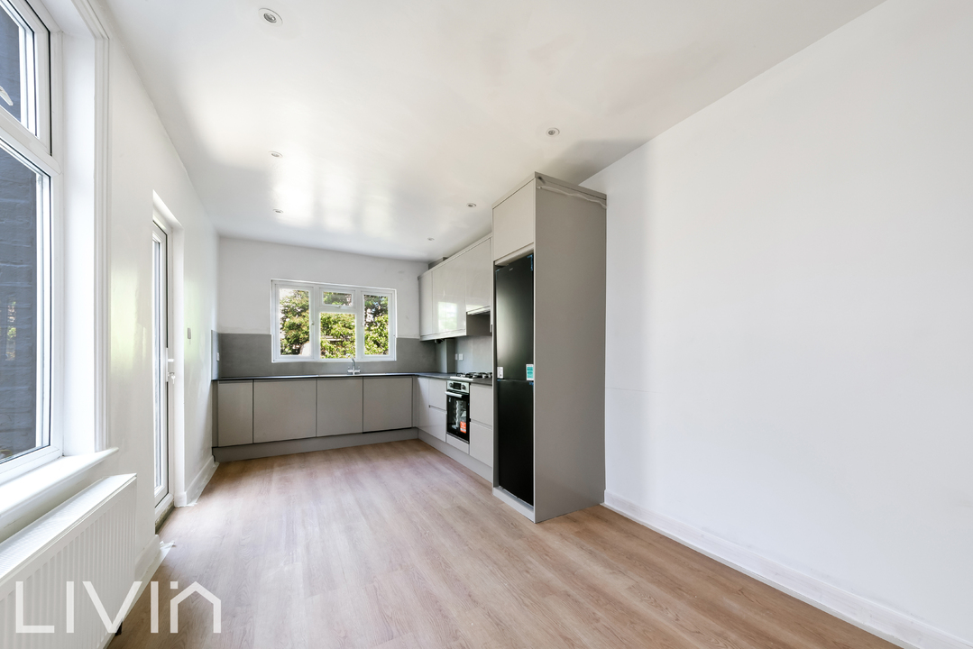 3 bed terraced house to rent in Boswell Road, Thornton Heath 4