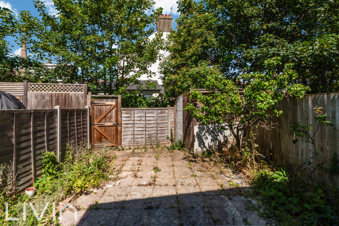 3 bed terraced house to rent in Boswell Road, Thornton Heath 10