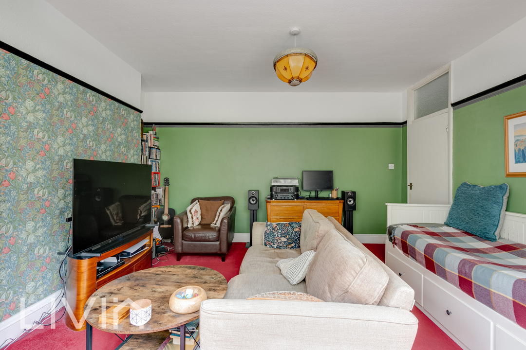 3 bed apartment for sale in Grange Road, London 2