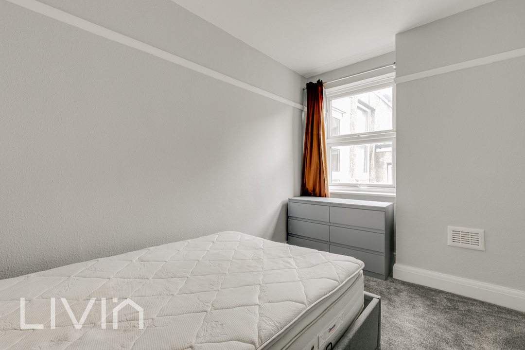 3 bed apartment for sale in Grange Road, London 8