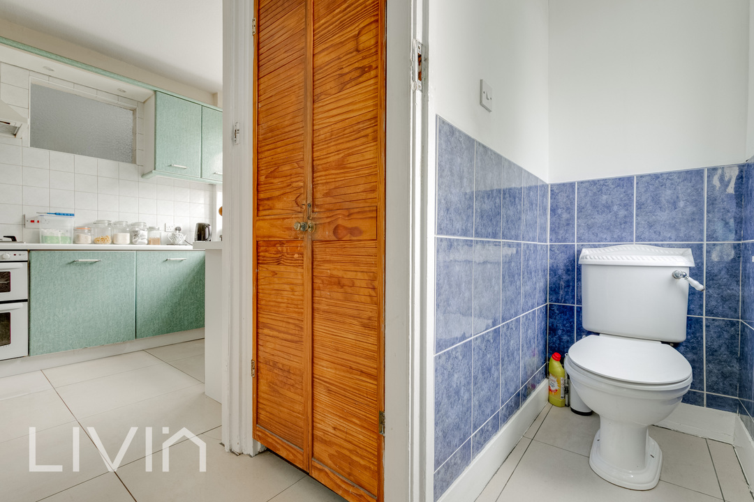 3 bed apartment for sale in Grange Road, London 10