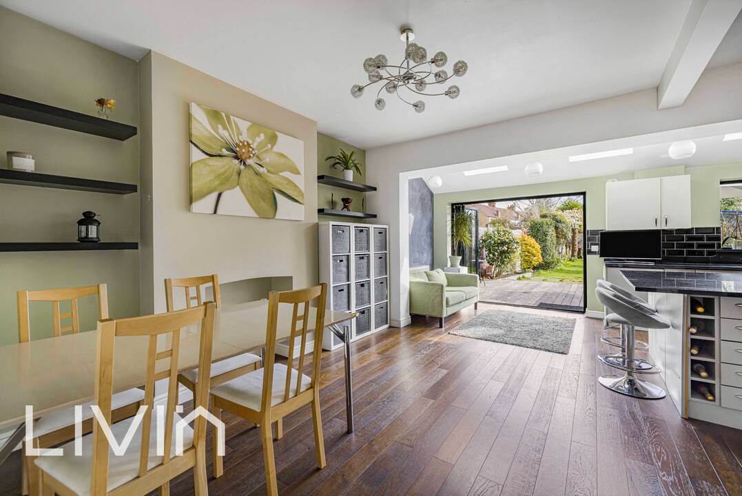 4 bed end of terrace house for sale in Ashburton Avenue, Croydon 6