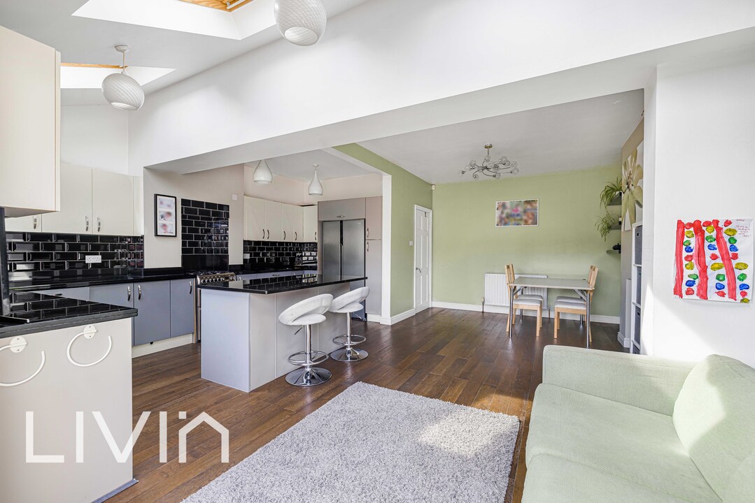 4 bed end of terrace house for sale in Ashburton Avenue, Croydon 5