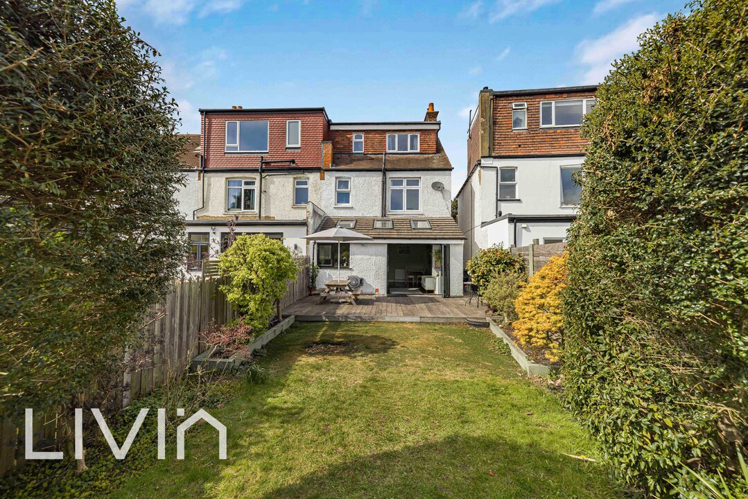 4 bed end of terrace house for sale in Ashburton Avenue, Croydon 11