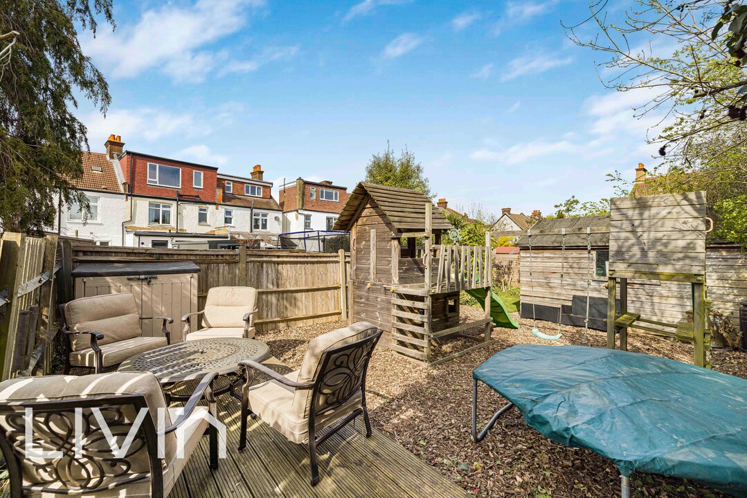 4 bed end of terrace house for sale in Ashburton Avenue, Croydon 13