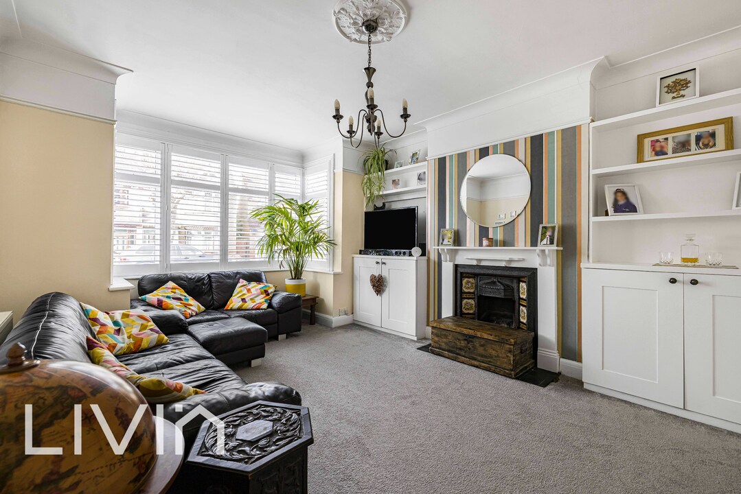 4 bed end of terrace house for sale in Ashburton Avenue, Croydon 2