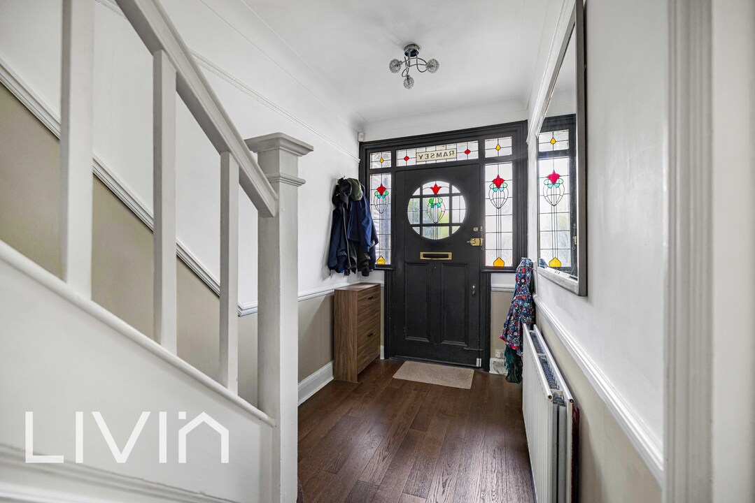 4 bed end of terrace house for sale in Ashburton Avenue, Croydon 16