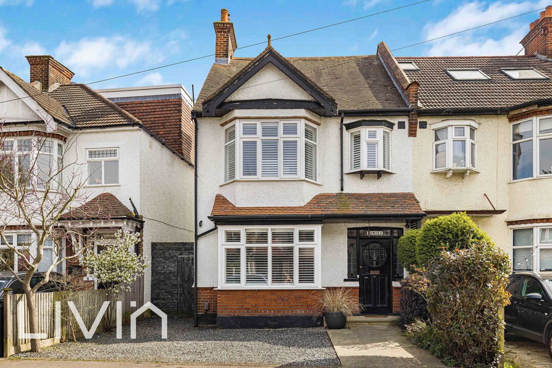4 bed end of terrace house for sale in Ashburton Avenue, Croydon - Property Image 1