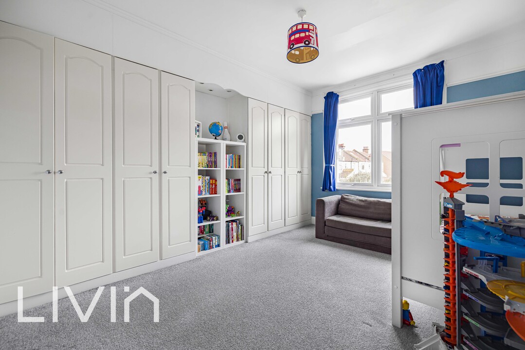 4 bed end of terrace house for sale in Ashburton Avenue, Croydon 21