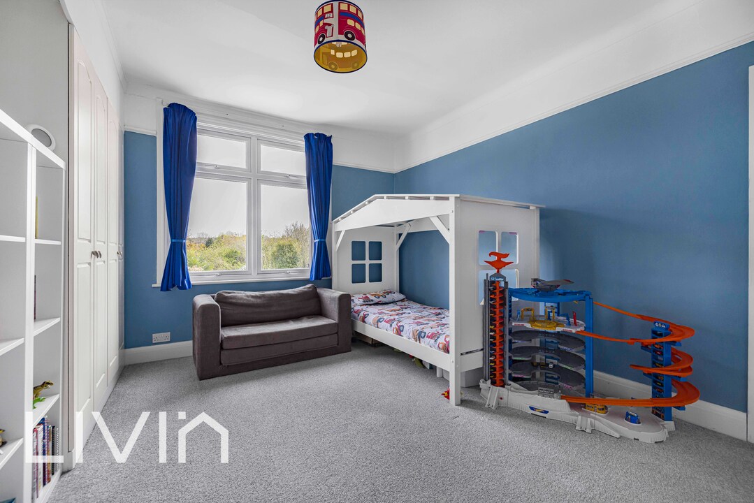 4 bed end of terrace house for sale in Ashburton Avenue, Croydon 22