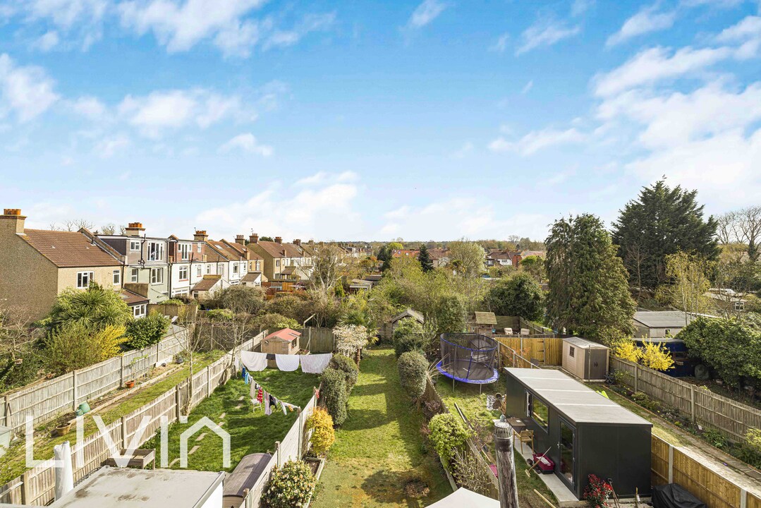 4 bed end of terrace house for sale in Ashburton Avenue, Croydon 26