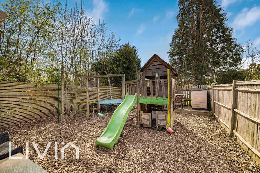 4 bed end of terrace house for sale in Ashburton Avenue, Croydon 14