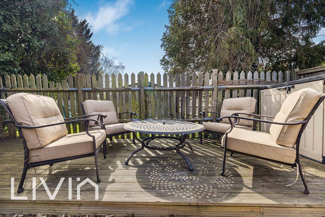 4 bed end of terrace house for sale in Ashburton Avenue, Croydon 15