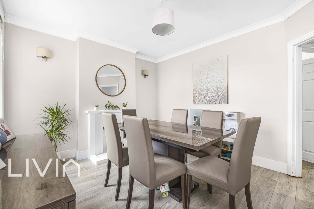 2 bed end of terrace house for sale in Ravenswood Road, Croydon 5