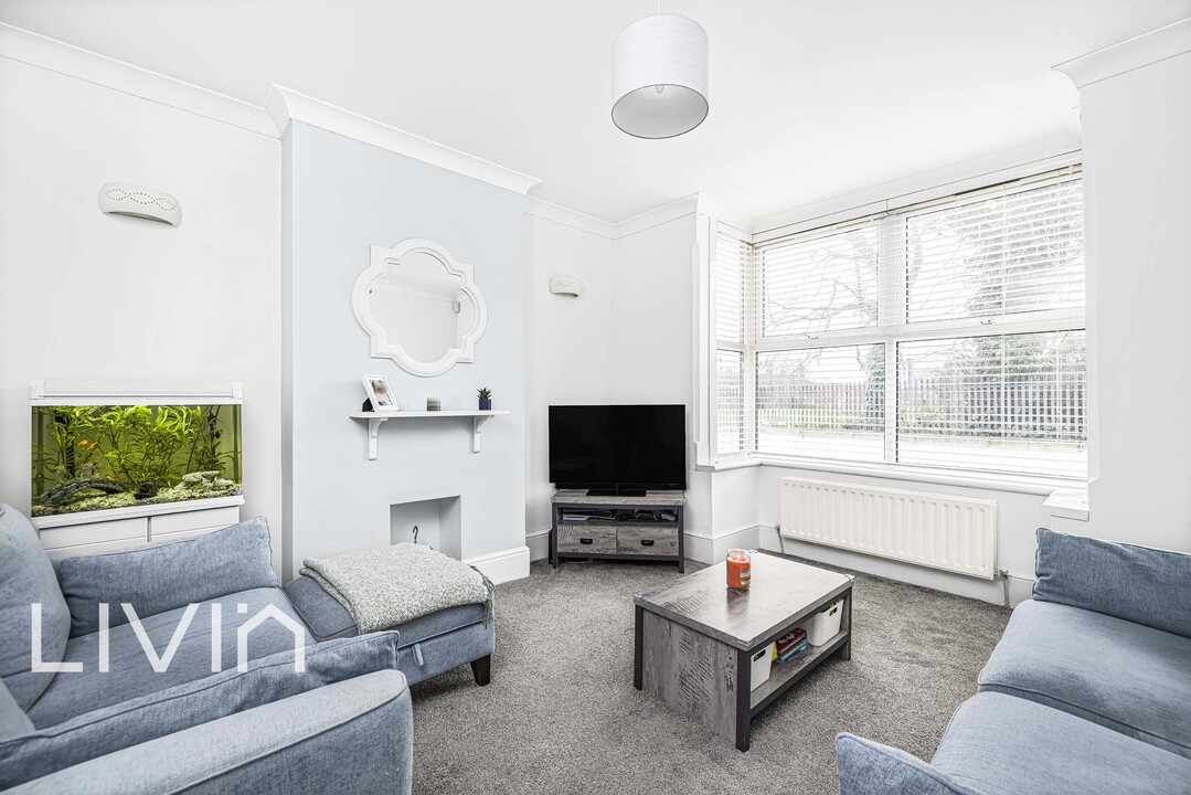 2 bed end of terrace house for sale in Ravenswood Road, Croydon 6