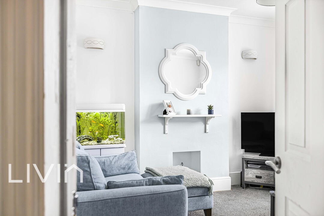 2 bed end of terrace house for sale in Ravenswood Road, Croydon 7