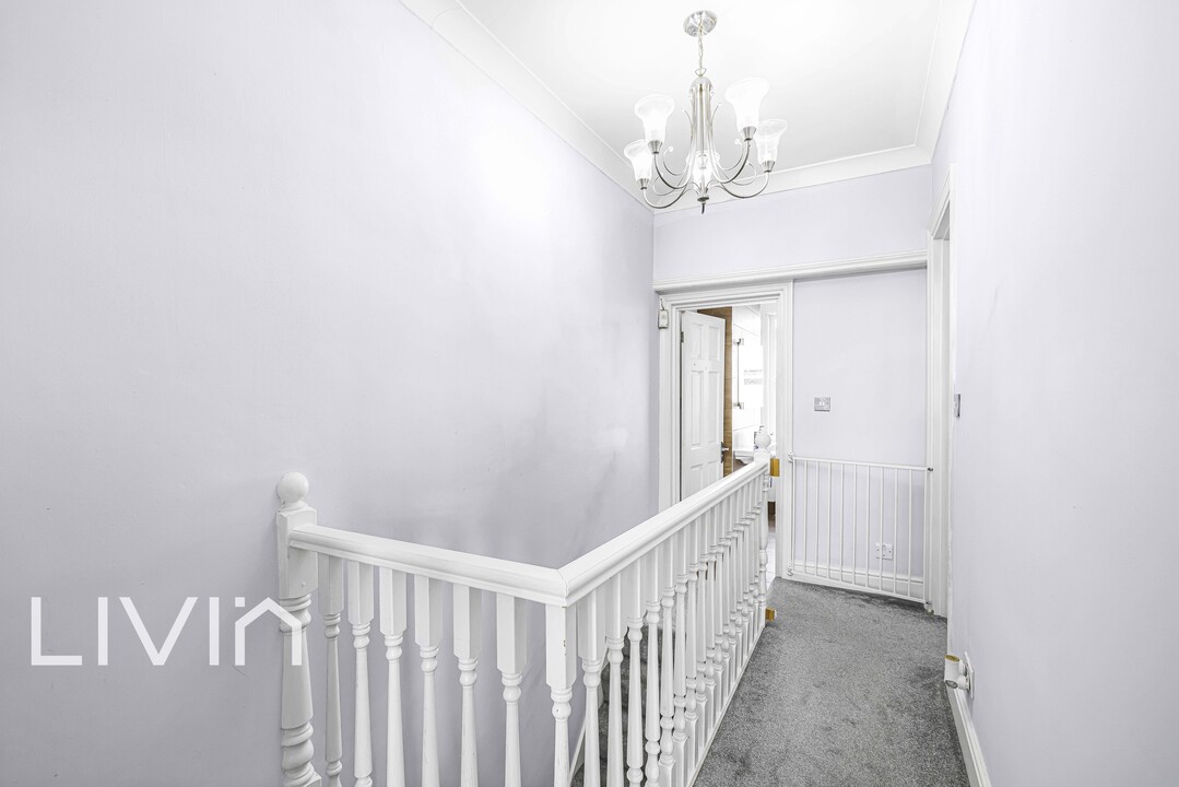 2 bed end of terrace house for sale in Ravenswood Road, Croydon 13
