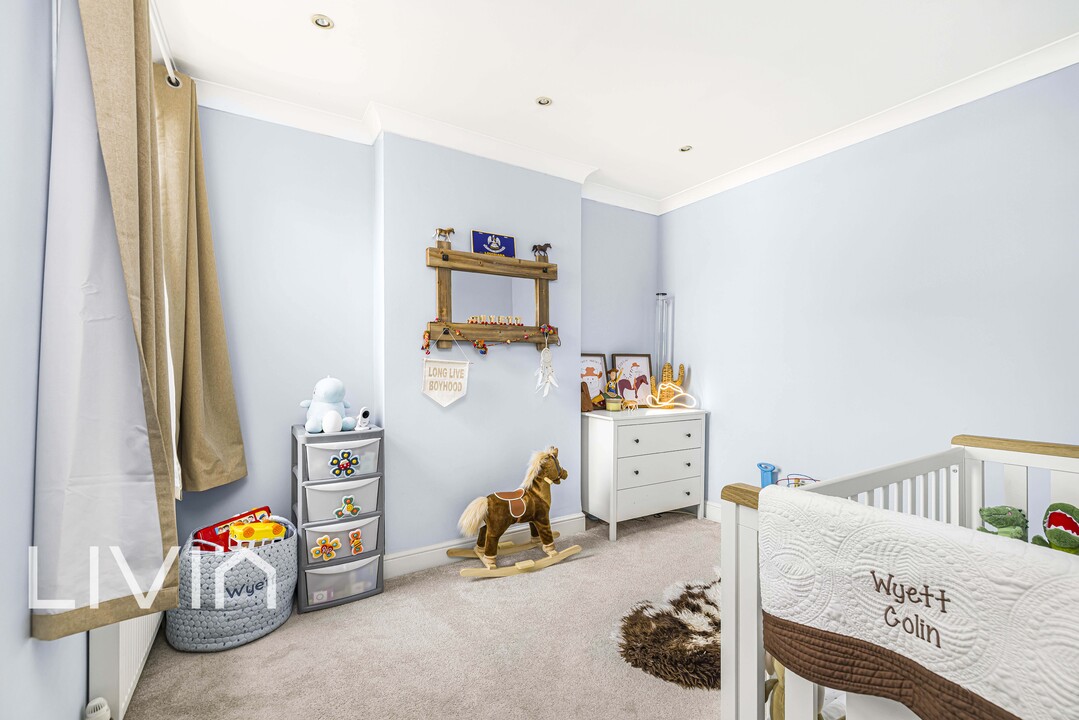 2 bed end of terrace house for sale in Ravenswood Road, Croydon 14