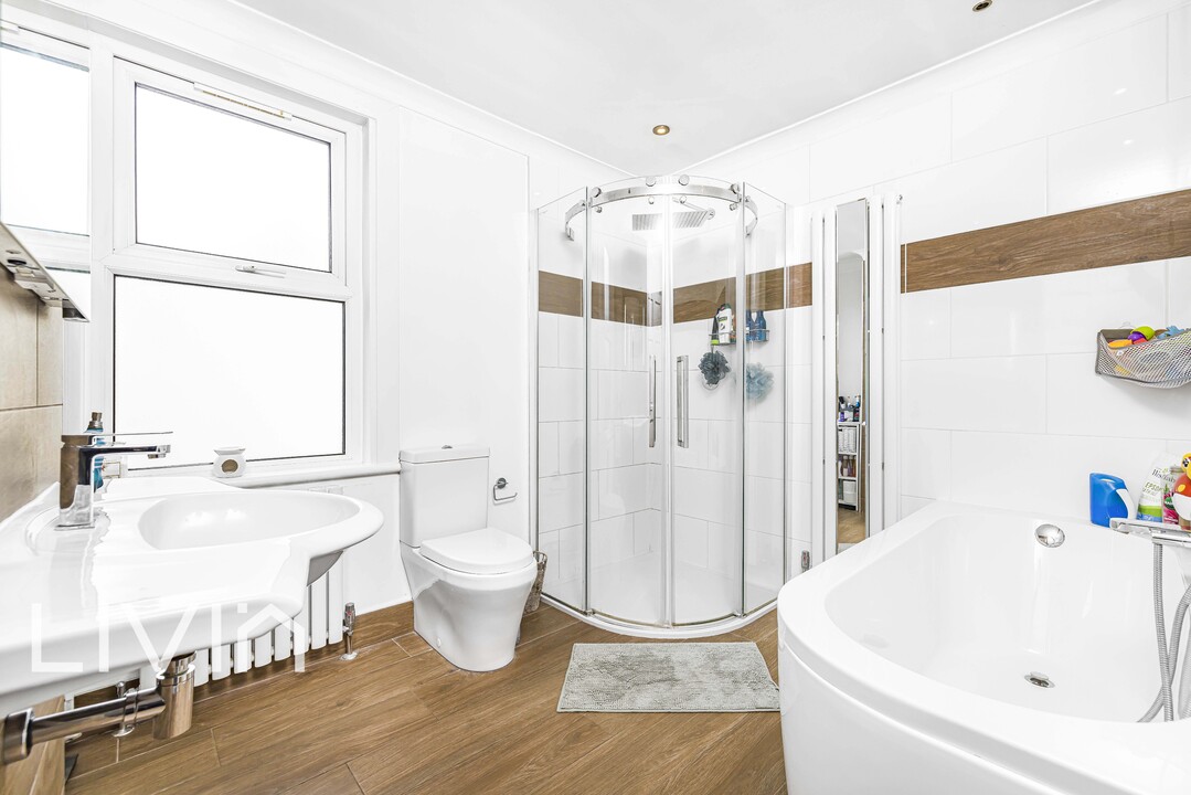 2 bed end of terrace house for sale in Ravenswood Road, Croydon 4