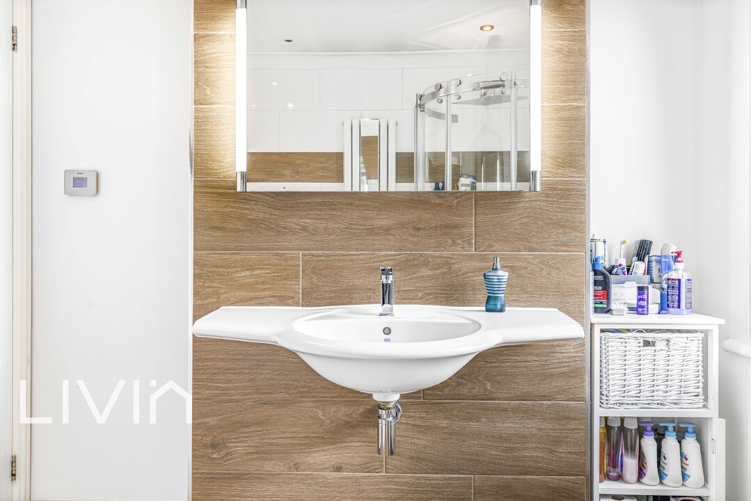 2 bed end of terrace house for sale in Ravenswood Road, Croydon 16