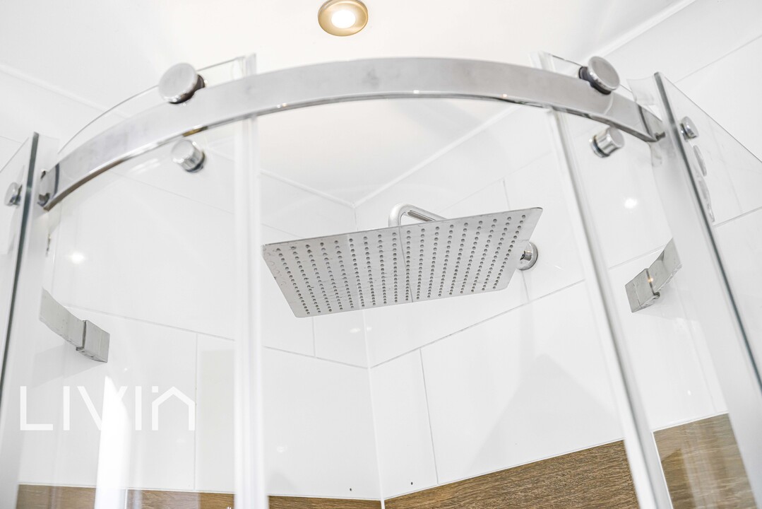 2 bed end of terrace house for sale in Ravenswood Road, Croydon 17