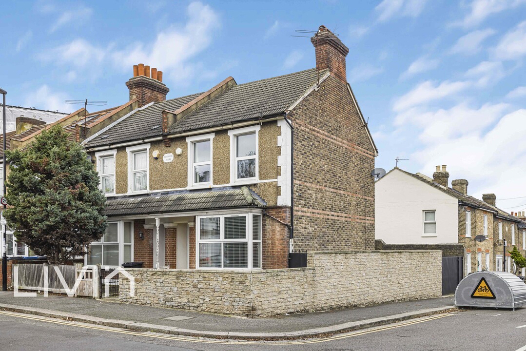 2 bed end of terrace house for sale in Ravenswood Road, Croydon 21
