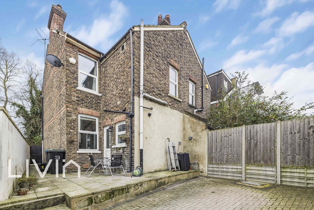 2 bed end of terrace house for sale in Ravenswood Road, Croydon 18