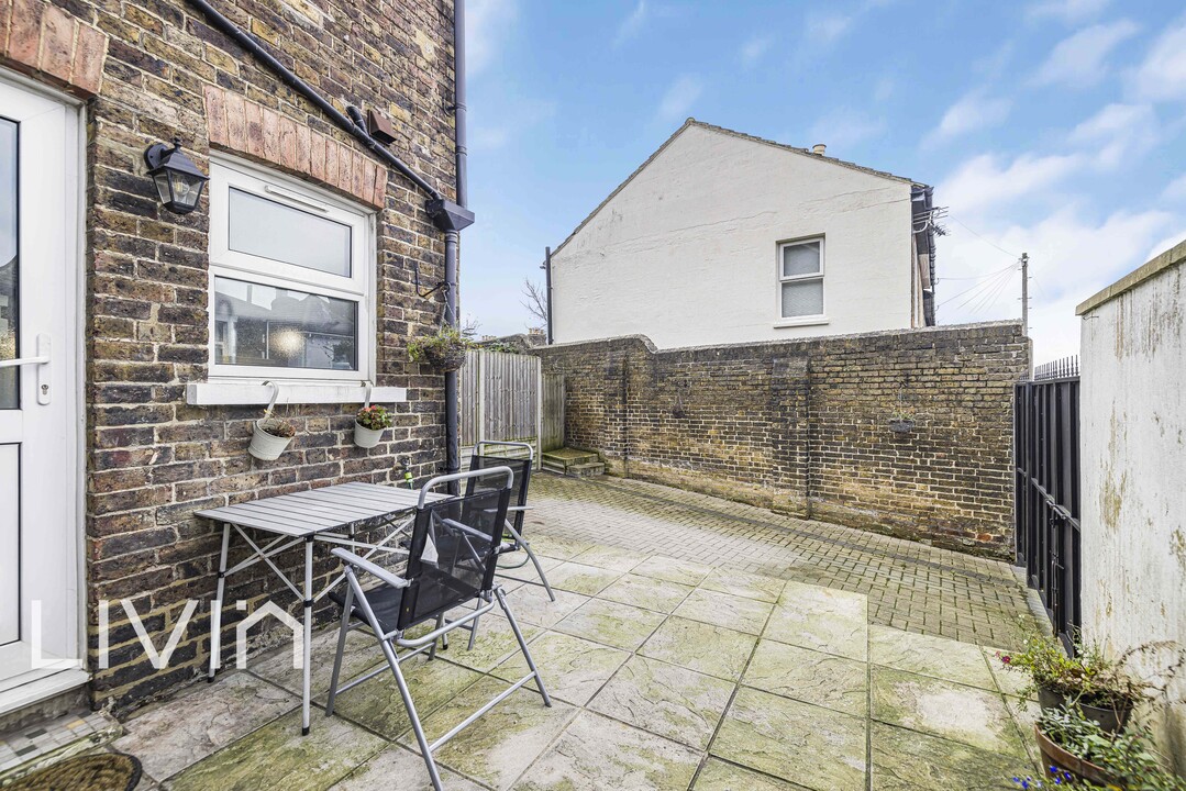 2 bed end of terrace house for sale in Ravenswood Road, Croydon 20