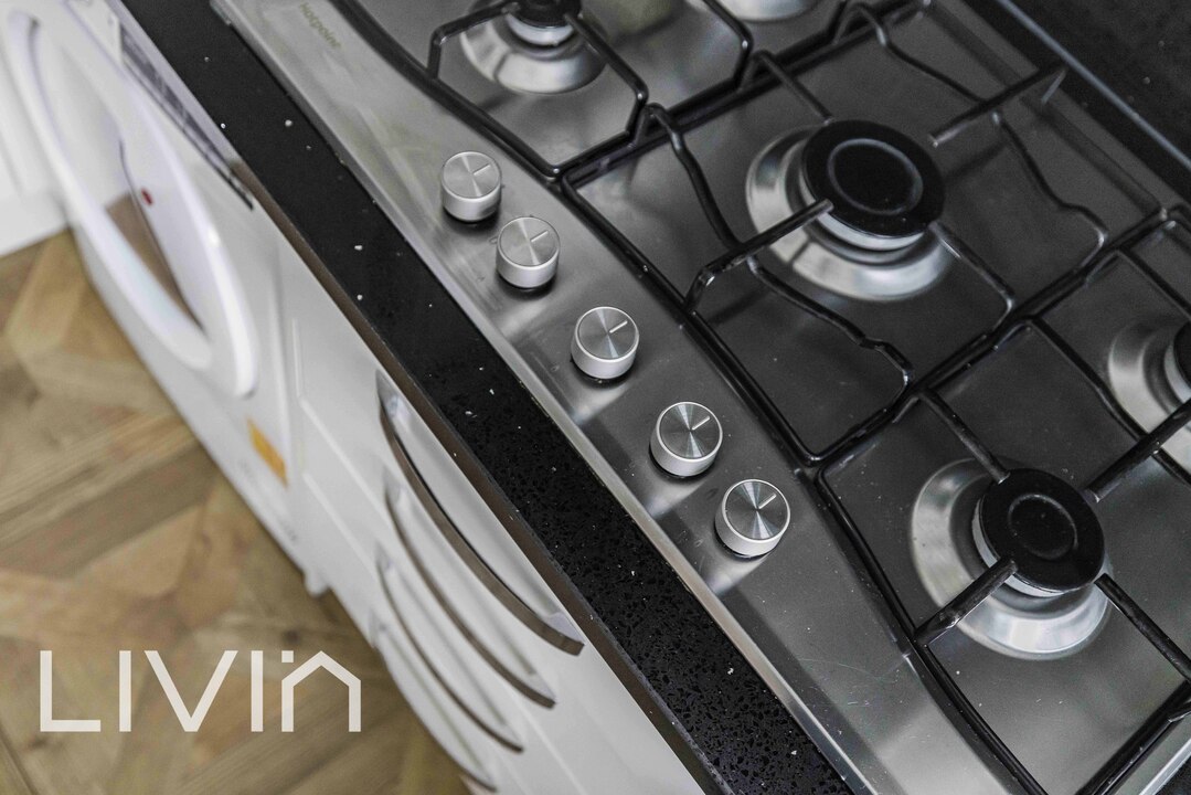 2 bed end of terrace house for sale in Ravenswood Road, Croydon 8