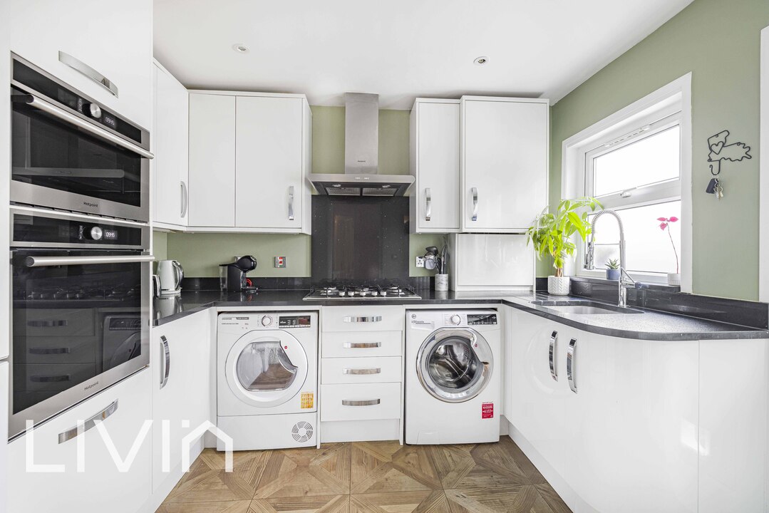 2 bed end of terrace house for sale in Ravenswood Road, Croydon 2