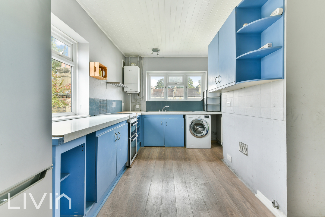 2 bed apartment to rent in Selsdon Road, South Croydon 4