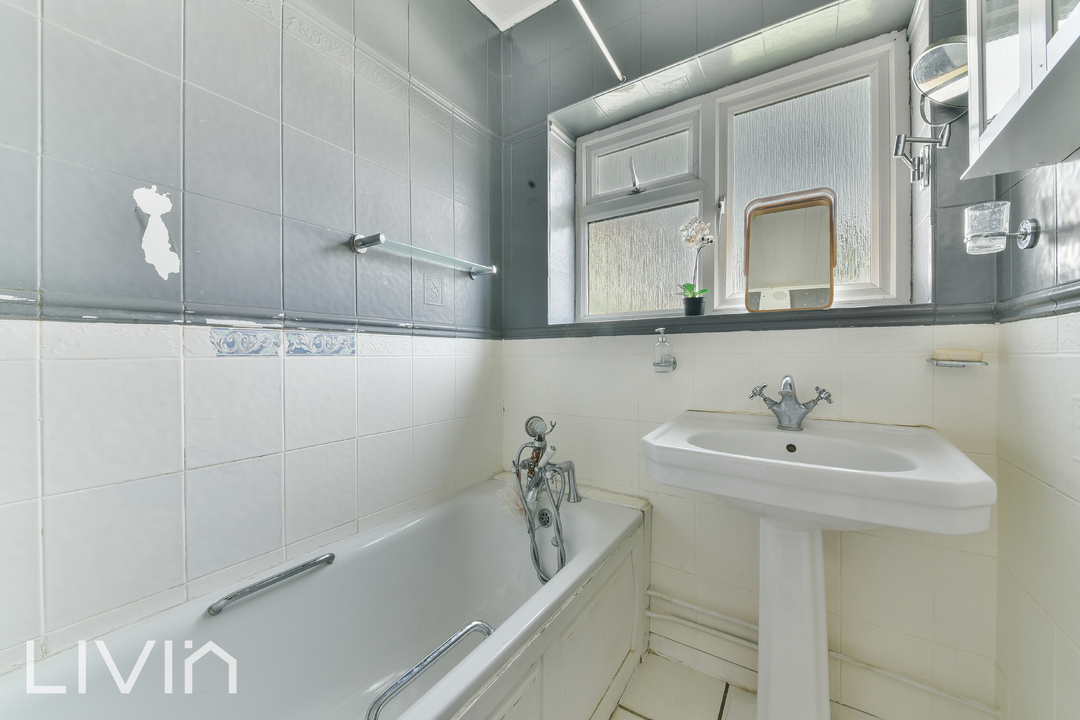 2 bed apartment to rent in Selsdon Road, South Croydon 5