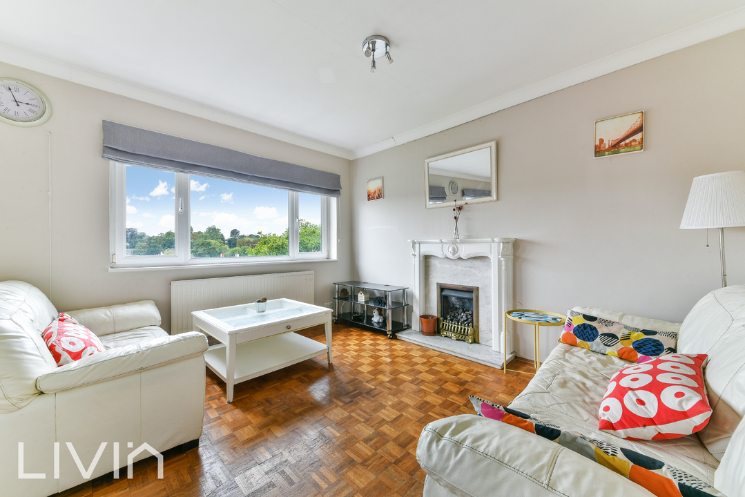 2 bed apartment to rent in Selsdon Road, South Croydon 1