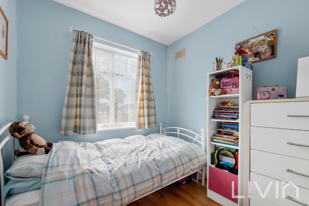 3 bed end of terrace house for sale in Beddington Lane, Croydon 14