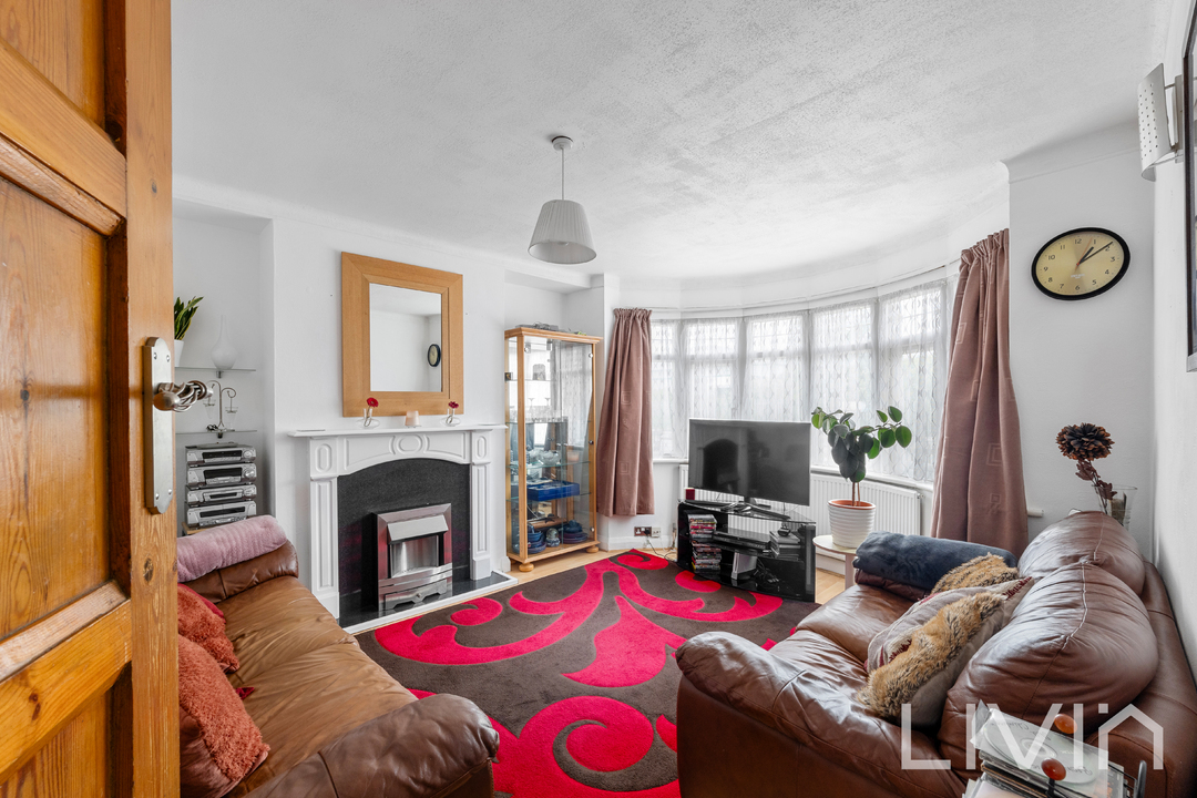 3 bed end of terrace house for sale in Beddington Lane, Croydon  - Property Image 3