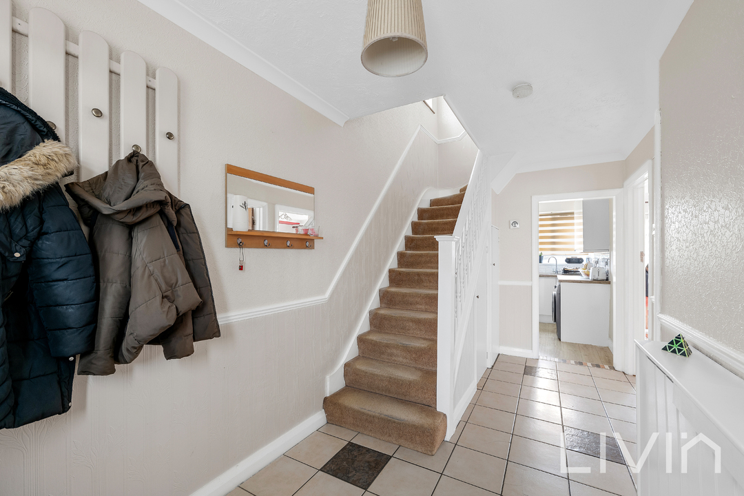 3 bed end of terrace house for sale in Beddington Lane, Croydon 10