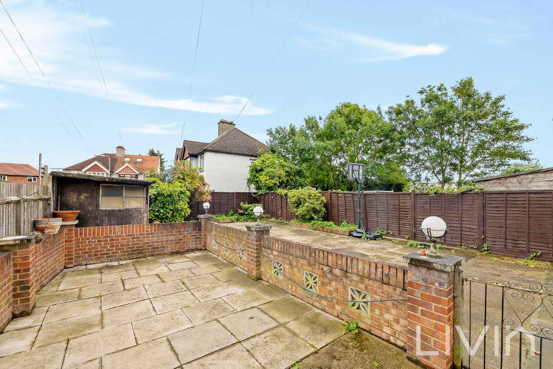 3 bed end of terrace house for sale in Beddington Lane, Croydon 9