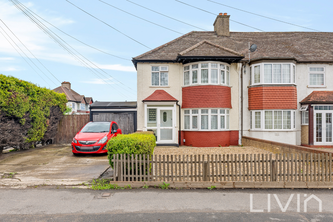 3 bed end of terrace house for sale in Beddington Lane, Croydon  - Property Image 1