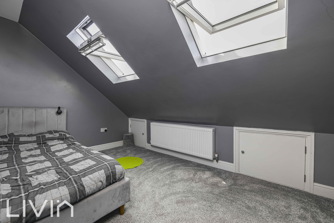 5 bed end of terrace house for sale in Almond Way, Mitcham  - Property Image 14