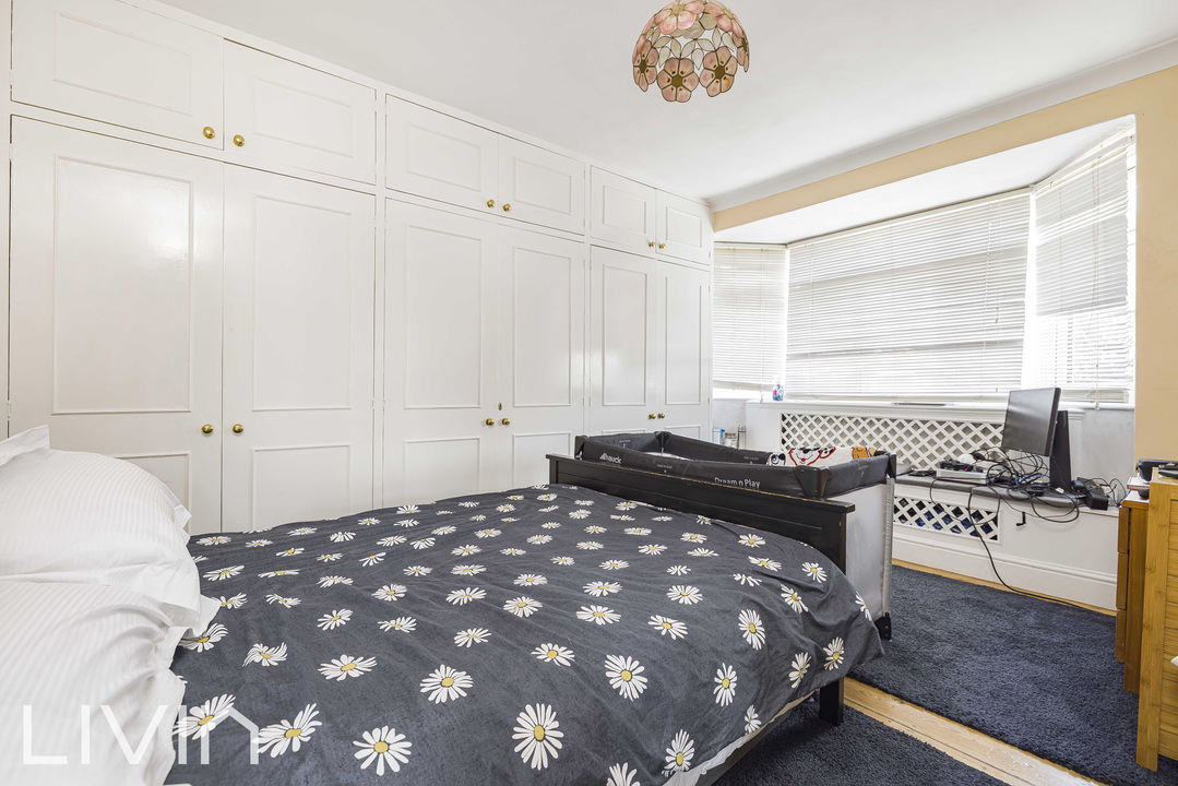 5 bed end of terrace house for sale in Almond Way, Mitcham  - Property Image 16