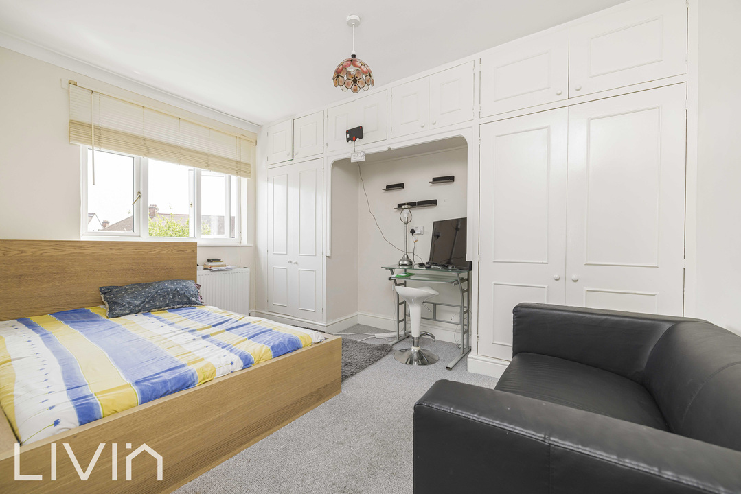 5 bed end of terrace house for sale in Almond Way, Mitcham  - Property Image 13