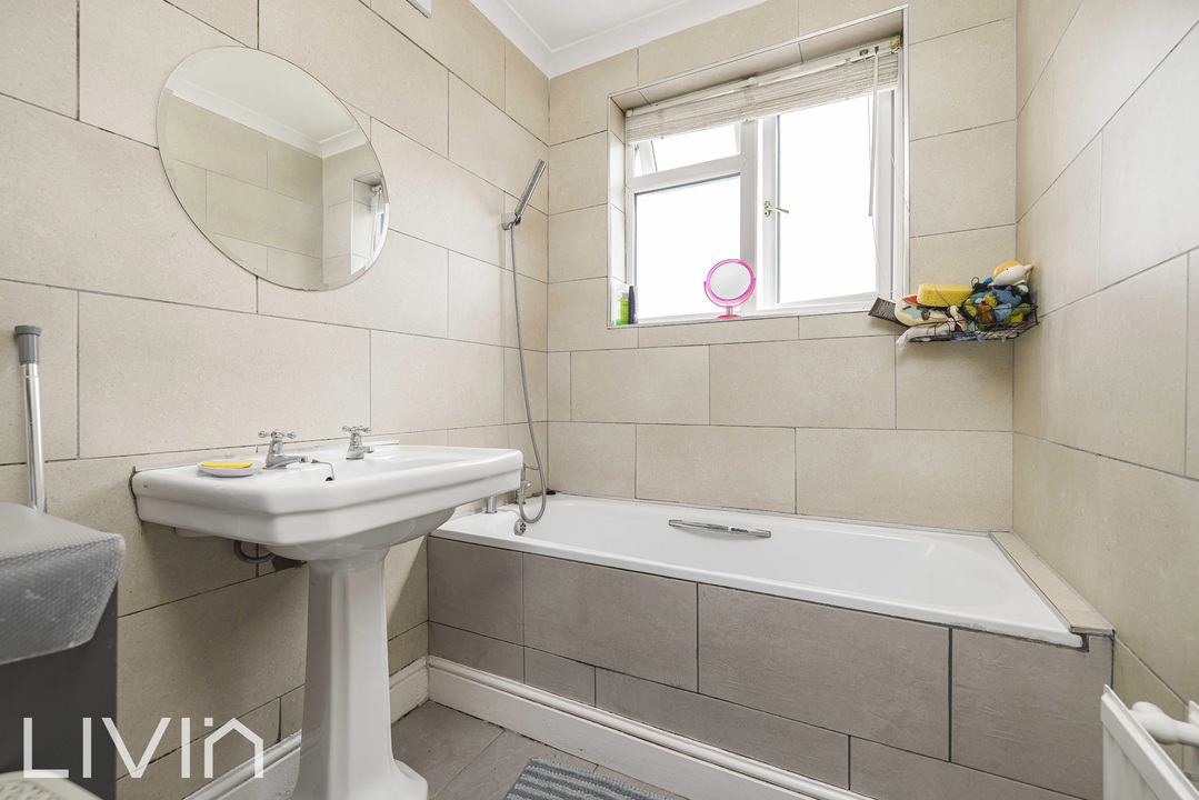 5 bed end of terrace house for sale in Almond Way, Mitcham  - Property Image 20